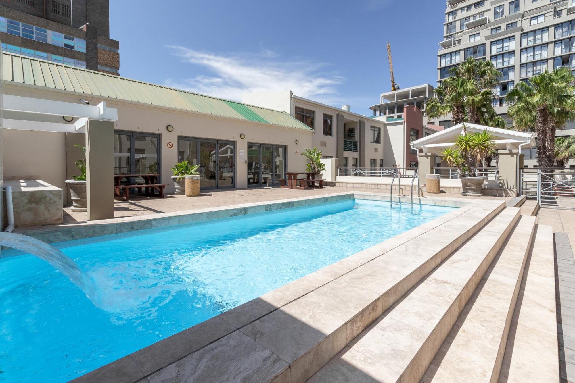 Апартаменты The Square 135- Studio With Free Parking, Pool & Gym Access Кейптаун Экстерьер фото