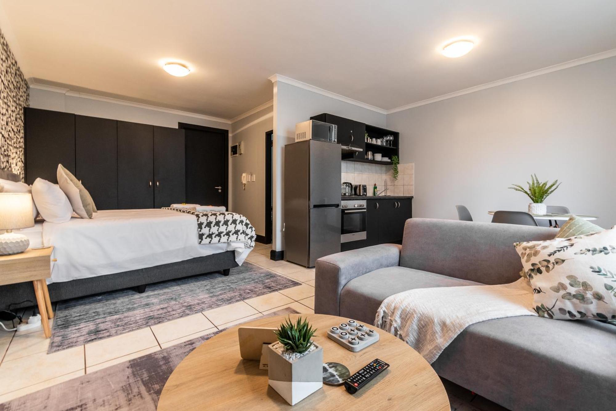 Апартаменты The Square 135- Studio With Free Parking, Pool & Gym Access Кейптаун Экстерьер фото
