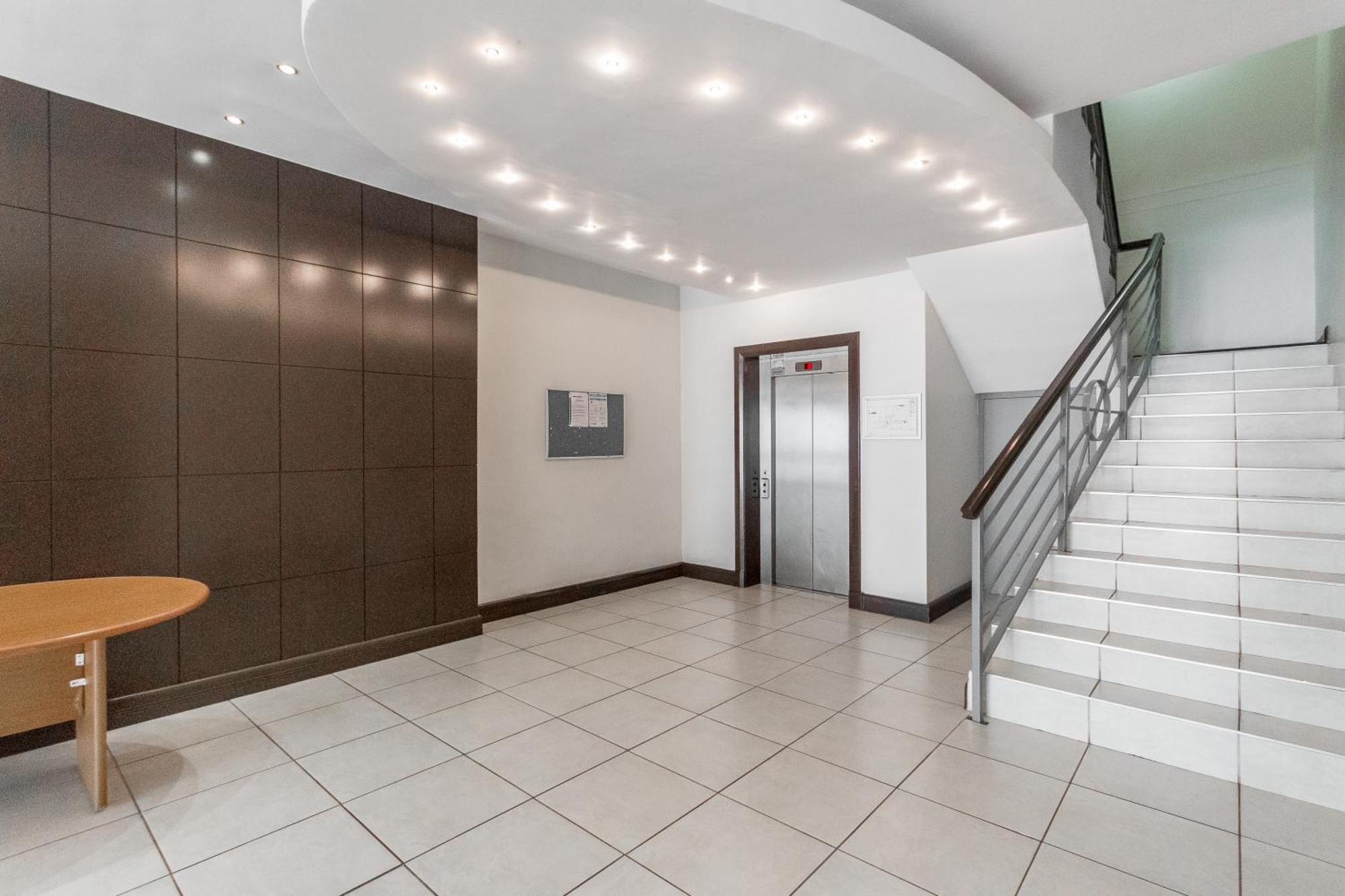 Апартаменты The Square 135- Studio With Free Parking, Pool & Gym Access Кейптаун Экстерьер фото