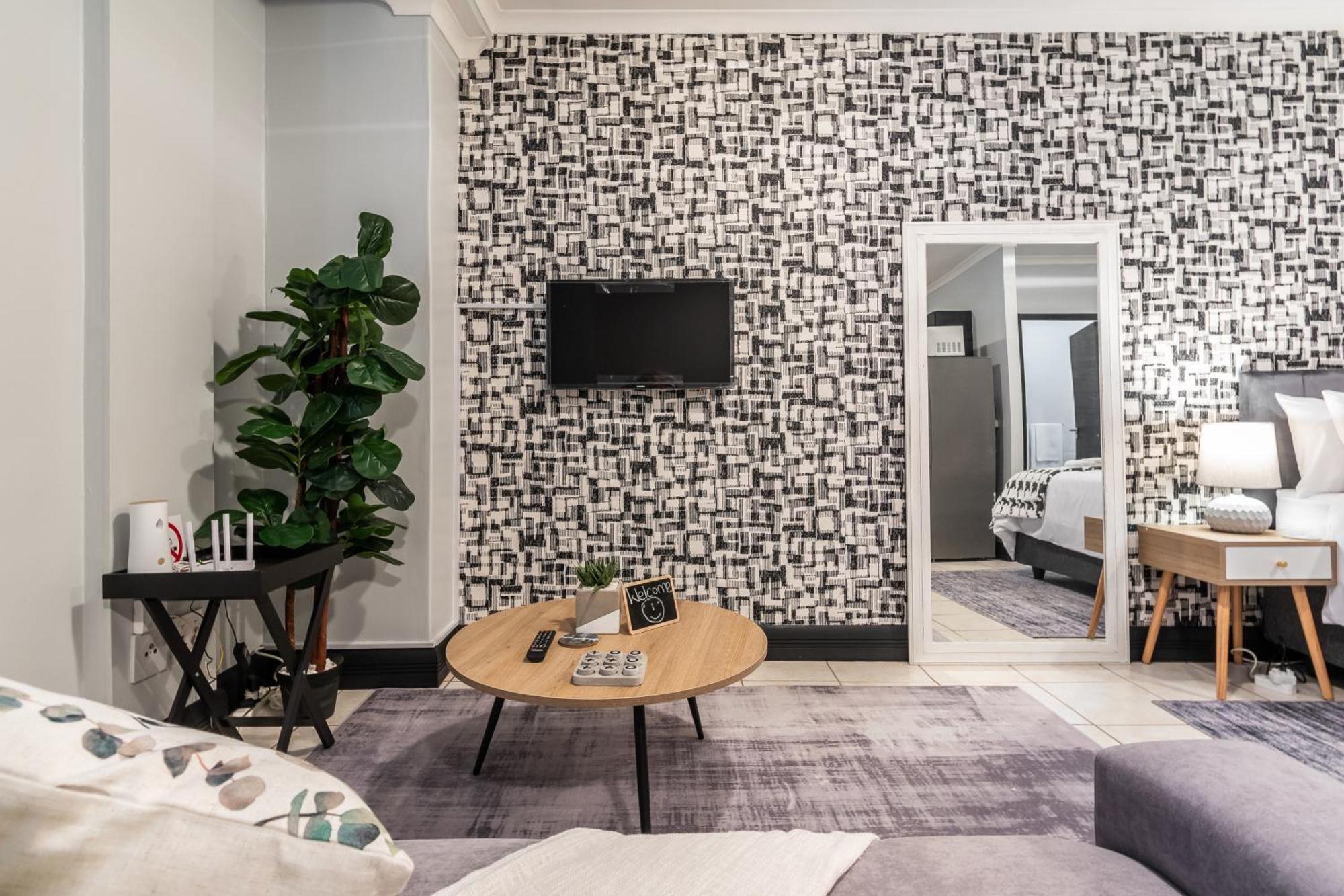 Апартаменты The Square 135- Studio With Free Parking, Pool & Gym Access Кейптаун Экстерьер фото