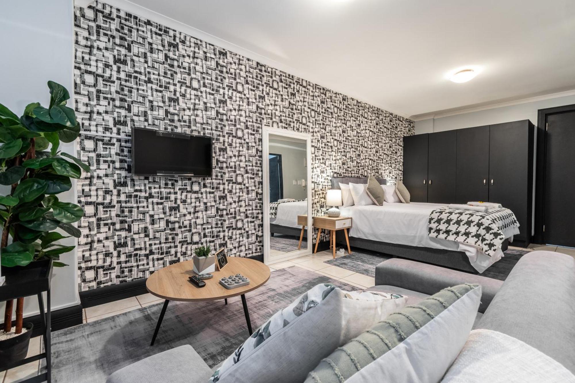 Апартаменты The Square 135- Studio With Free Parking, Pool & Gym Access Кейптаун Экстерьер фото